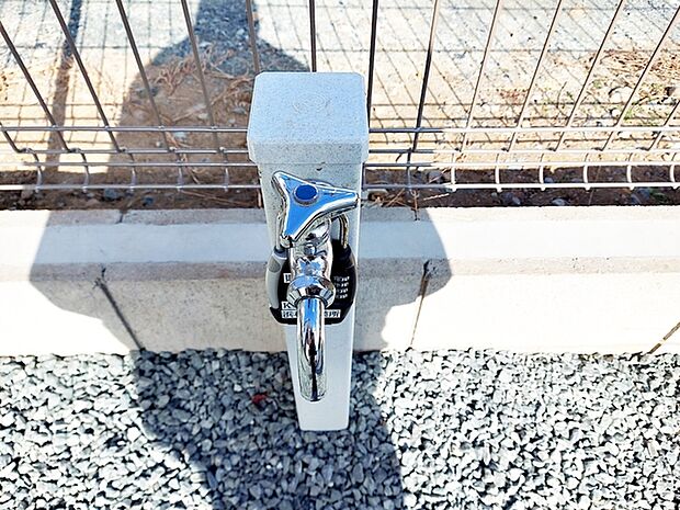 立水栓が設置されています!お庭の水撒き、洗車、お掃除、お子様の水遊びなど便利です!