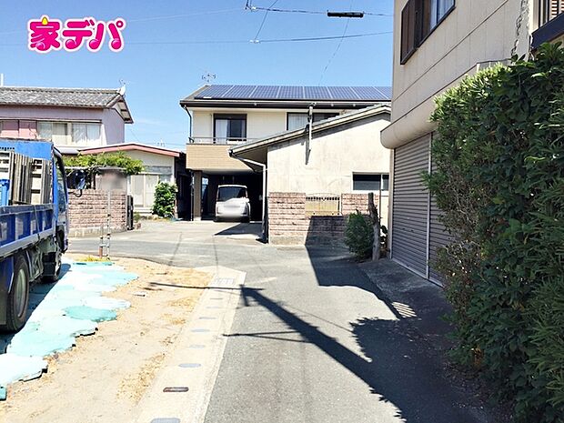 静かな住宅街で、車の出入りもスムーズです。