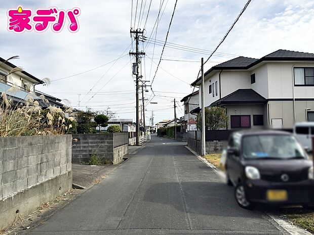 前面道路が5.1mと広いので運転が苦手な方にも安心です