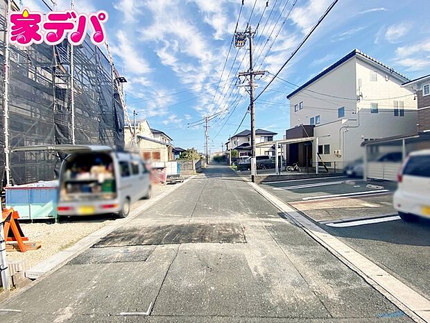 前面道路が5.1ｍと広いので運転が苦手な方にも安心です 