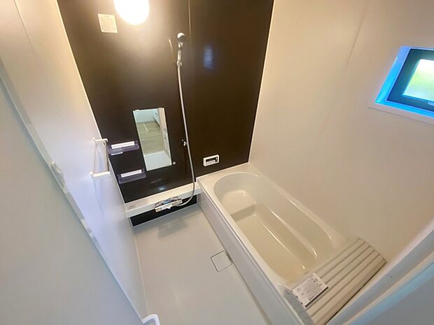 【浴室】 足がしっかりと伸ばせる快適な空間でリラクゼーション。一日の疲れをリフレッシュ!