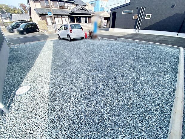 ハーブやお花を植えてガーデニングを楽しんだり、プール遊びや家族でBBQなど楽しみ広がる庭。