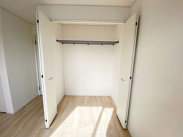 【洋室7.5帖クローゼット】 衣類や小物をまとめて収納でき、部屋をすっきり使えます