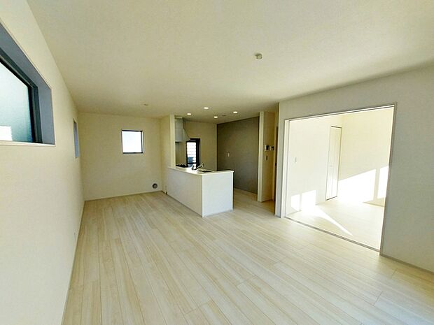 ご家族みんながゆっくりくつろげる広々リビング