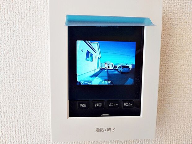 【TVモニター付きインターホン】防犯性に優れた安心のシステム。訪問者が一目でわかります。