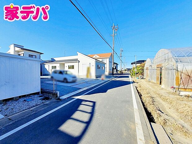 静かな住宅街で、車の出入りもスムーズです。 