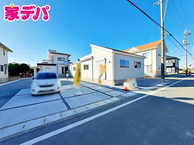 駐車スペースは2台分を確保!並列駐車が可能で車の出し入れもしやすく、運転の苦手な方にも安心です