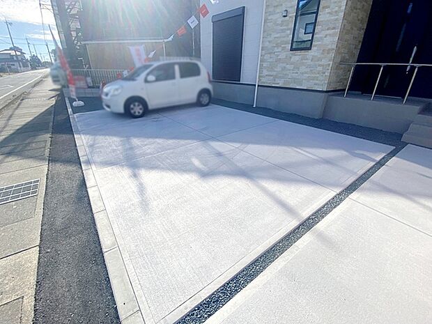 広々3台並列駐車可能物件!!お友達が遊びに来た時も安心!