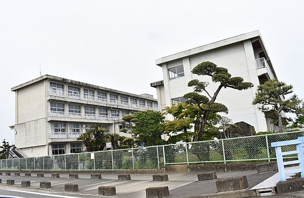 北浜東部中学校(770m)