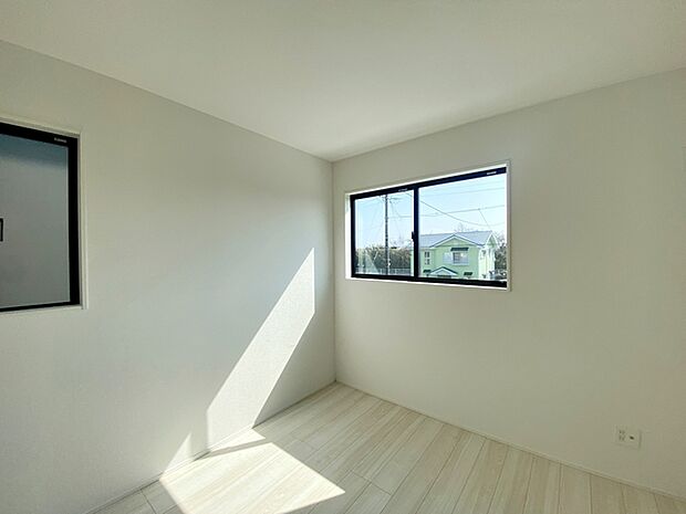 【洋室5.25帖】 お子様にとっての初めての「自分の部屋」。学習机やベッドの配置もラクラクです。