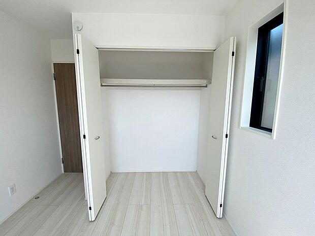全居室に収納が完備されています。衣類や雑貨、子供のおもちゃまでスッキリ収納できます。