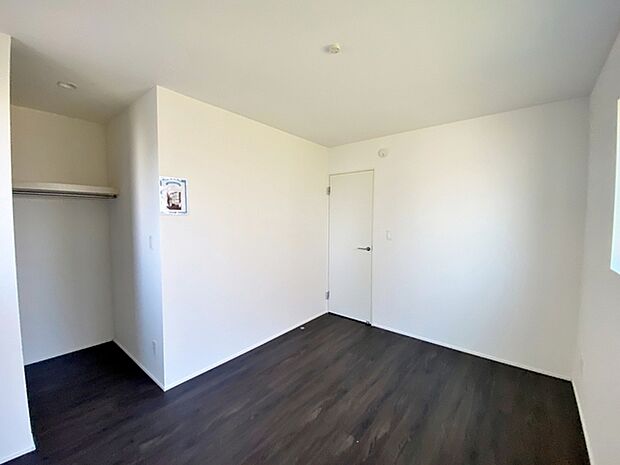 【洋室6帖】 お子様にとっての初めての「自分の部屋」。学習机やベッドの配置もラクラクです。