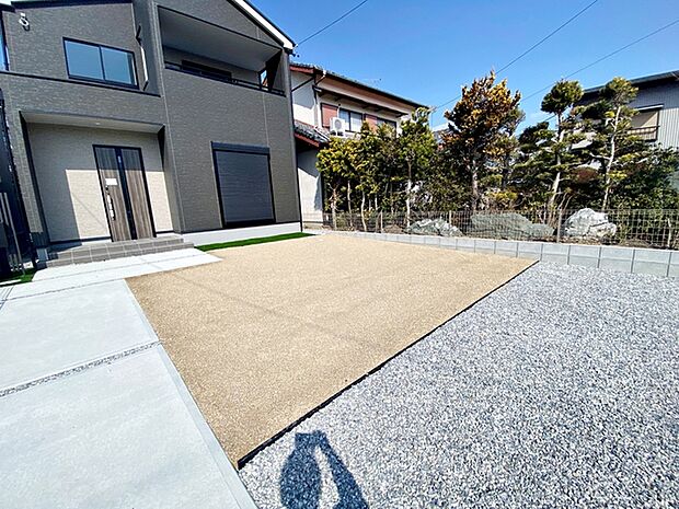 ハーブやお花を植えてガーデニングしたり、楽しみ方は自由自在！ 