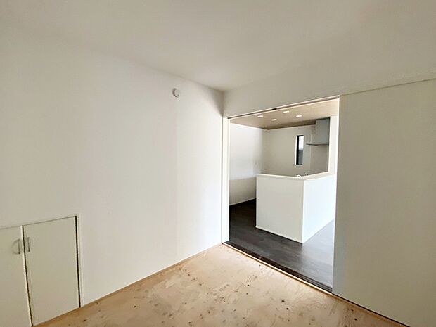 【和室4.5帖】 リビングと続き間の和室は落ち着きますね。ゆったりとした時間を過ごせます。