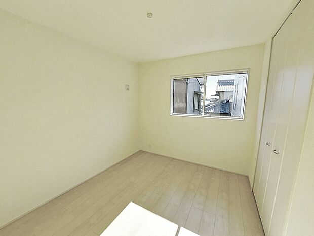 【洋室5.25帖】 お子様にとっての初めての「自分の部屋」。学習机やベッドの配置もラクラクです。 