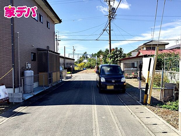 静かな住宅街で、車の出入りもスムーズです。 