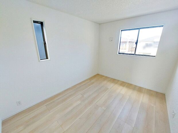 【洋室6帖】 二面採光のため明るく風通し良好!全居室ペアガラスで断熱性・遮熱性があり結露が激減!