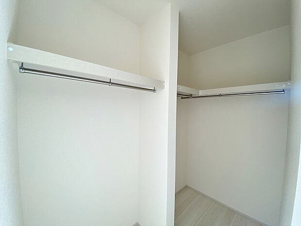 【ウォークインクローゼット】 WICは洋服、帽子、バッグなど全て収納可能!お部屋がスッキリ整理整頓できます!