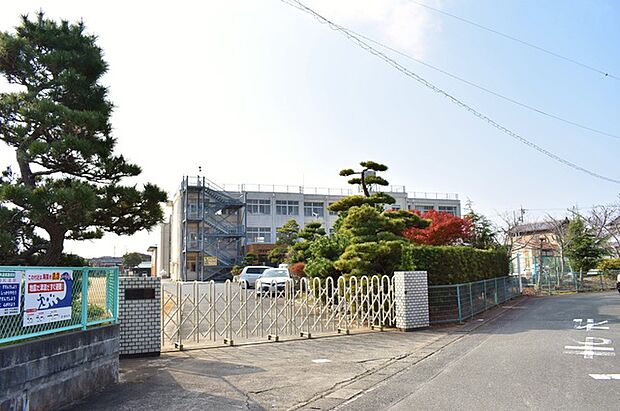 豊浜小学校（210m）