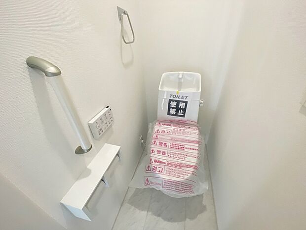 【トイレ】 各フロア1カ所ずつシャワー機能付トイレを設置しており、忙しい朝の混雑も解消！ 
