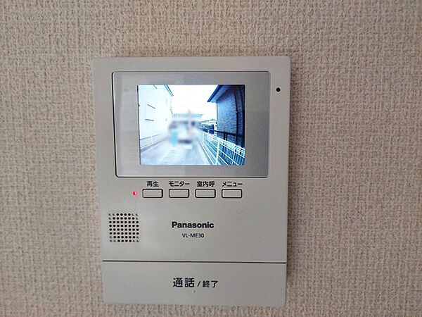 【ＴＶモニター付きインターホン】 防犯性に優れた安心のシステム。訪問者が一目でわかります。