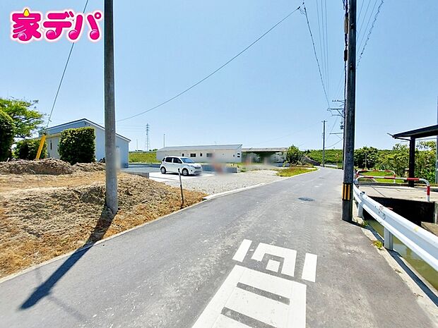 前面道路:西側約4.1m幅 前面道路は見通しが良く、車の移動もスムーズに行えます。