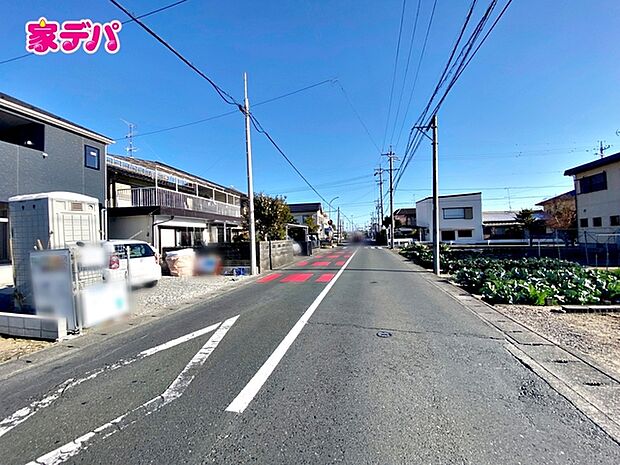 前面約7m幅の道路に面しており、通行や駐車の際に余裕がある広さです。運転が苦手な方でもラクラク!
