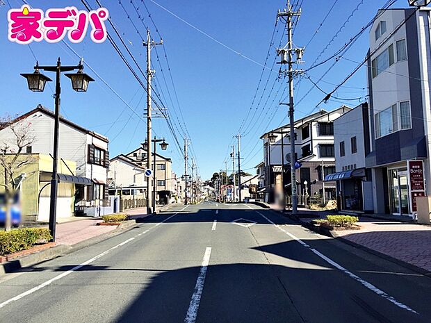 前面道路:南側約17.9m幅(歩道含む)