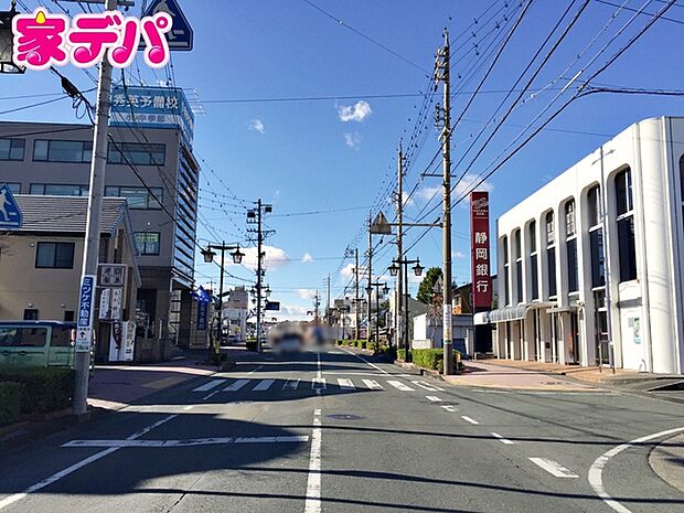 前面道路が17.9mと広いので運転が苦手な方にも安心です