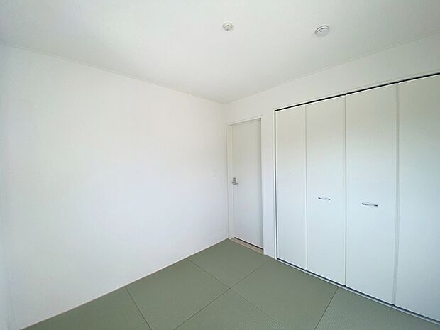 【和室4.5帖】 玄関から直接行ける和室は突然のお客様の訪問にも難なくご対応できます。