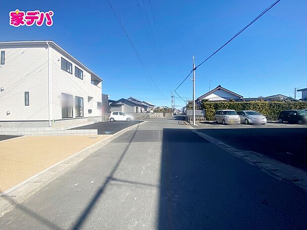 前面道路：南側約5.9ｍ幅、西側約4.0ｍ幅。角地のため日当たり良好です。