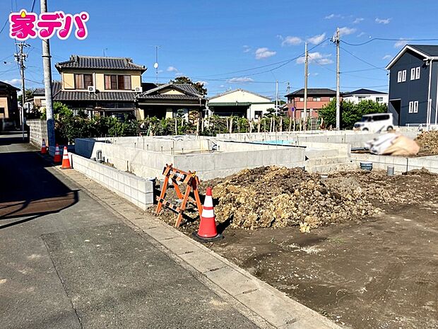 基礎工事中です。ご見学希望のお客様につきましては同型同仕様の物件にご案内いたします