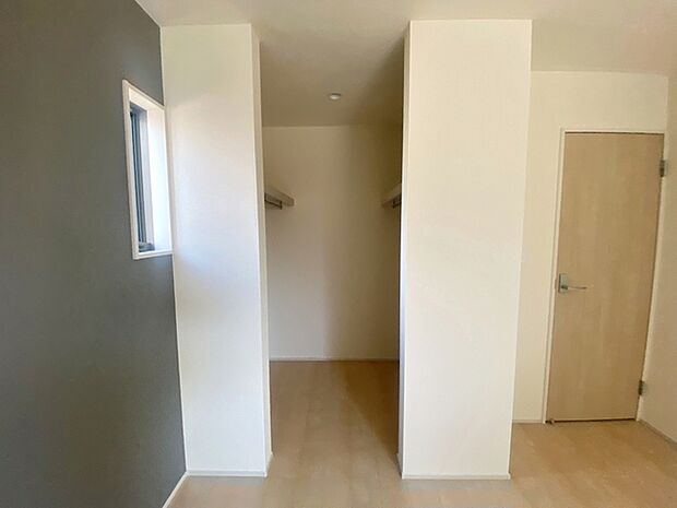 【ウォークインクローゼット】 WICは洋服、帽子、バッグなど全て収納可能!お部屋がスッキリ整理整頓できます!