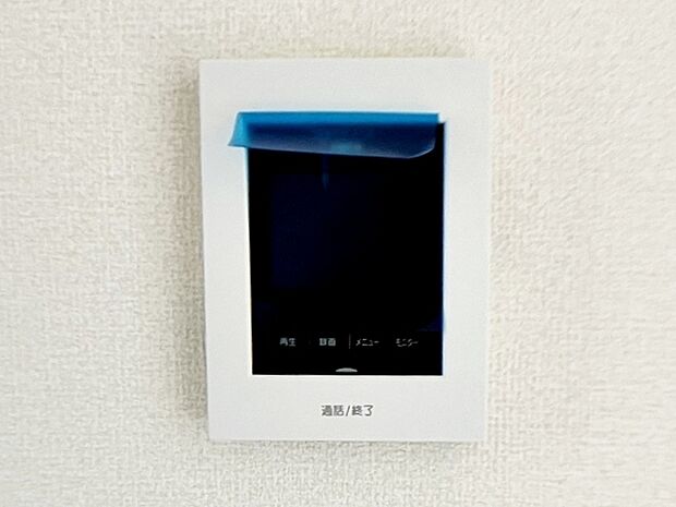 留守中の来訪者画像を自動で録画・保存できる録画機能を内蔵。防犯性に優れた安心のシステム。スッキリとしたデザインで、誰でも簡単に操作していだけます。