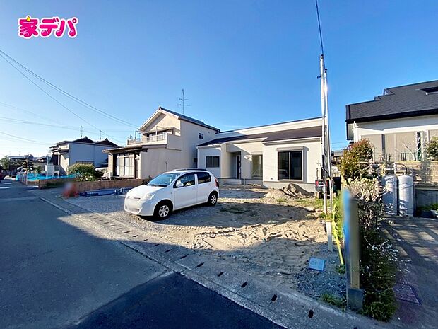 前面道路は車通り少ないのでお子様も安心して暮らせる環境です