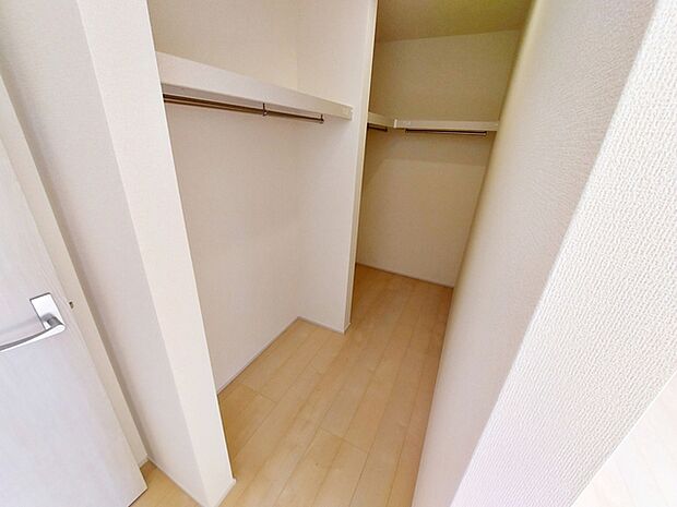 【ウォークインクローゼット】 WICは洋服、帽子、バッグなど全て収納可能!お部屋がスッキリ整理整頓できます!
