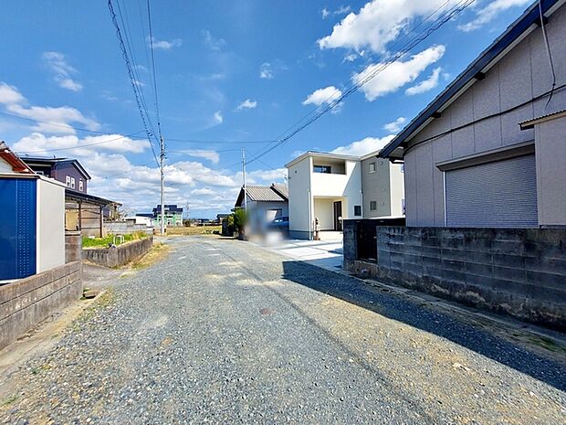 前面道路:西側約6.7m幅