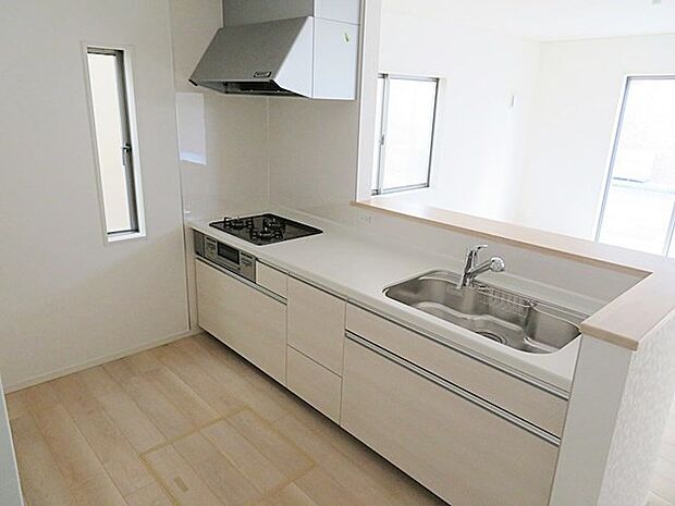 【施工例】小さなお子様にも目が届く、使い勝手の良い対面キッチンで楽しくお料理ができます！