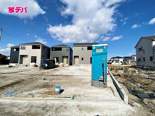 住宅ローンにご不安のあるお客様も、まずはお気軽にご相談下さい。お客様に最適な資金計画と金融機関をご案内いたします。(右端)