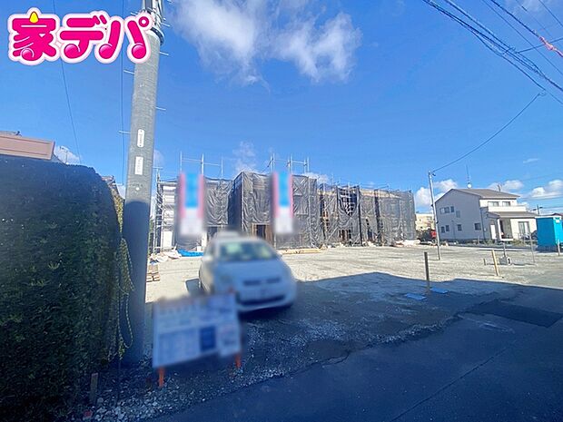 地域に密着した不動産販売でお客様のニーズに、経験豊富なスタッフが柔軟にご対応させて頂きます。(左端)