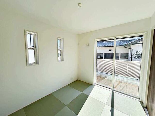 お部屋が一体になる便利なタタミコーナー!ちょっと横になったり、ごろ寝したりできるスペースです!