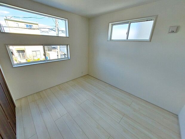 【洋室5.25帖】 お子様にとっての初めての「自分の部屋」。学習机やベッドの配置もラクラクです。