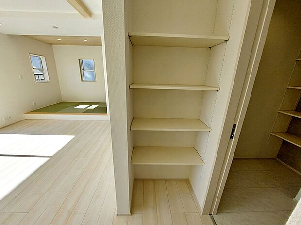 【キッチン収納】 キッチンに置いておくのも良いけれど、ちょっと邪魔になる食品を収納しスッキリしたキッチンに 