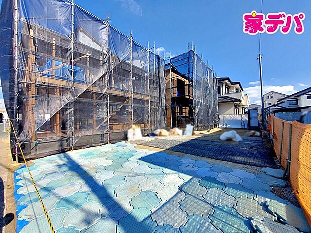 【新築分譲全2棟】 住宅ローンにご不安のあるお客様も、まずはお気軽にご相談下さい。お客様に最適な資金計画と金融機関をご案内いたします。（右奥）