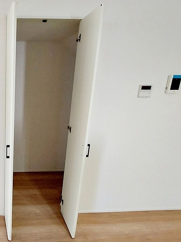 【パントリー】 食料品や飲料類など災害用の食料品等をストックする事ができるパントリー