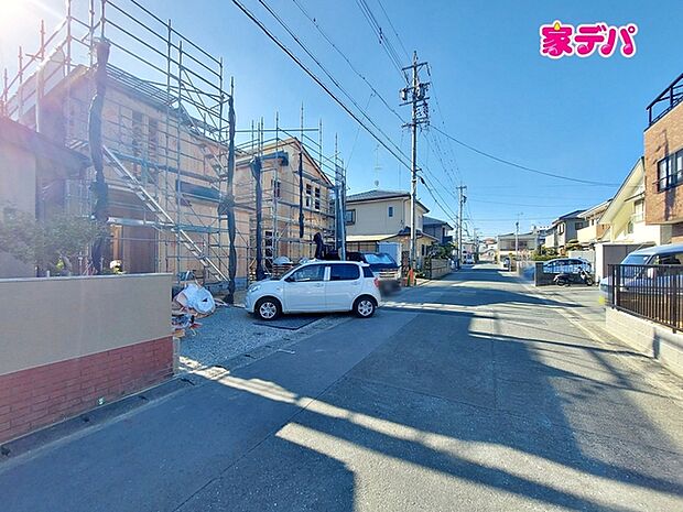 【新築分譲全2棟】ご成約キャンペーン実施中。詳細はスタッフまでお問合せ下さい。(右奥)