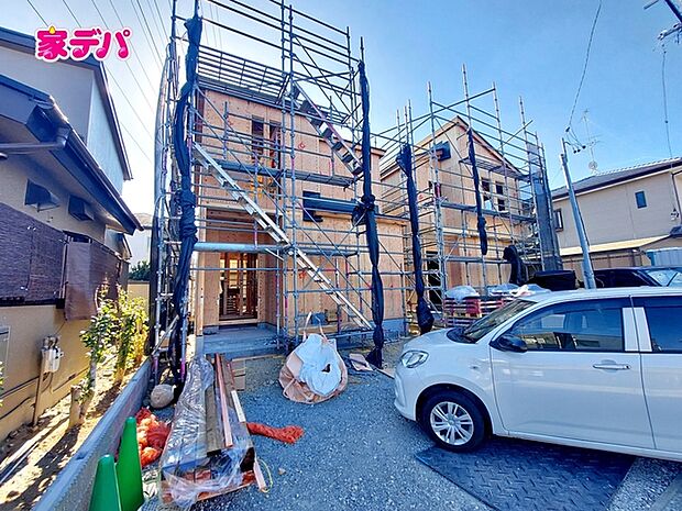 間取りや設備等の詳細や、気になる点がございましたらお気軽にお問合せご相談ください(右奥)