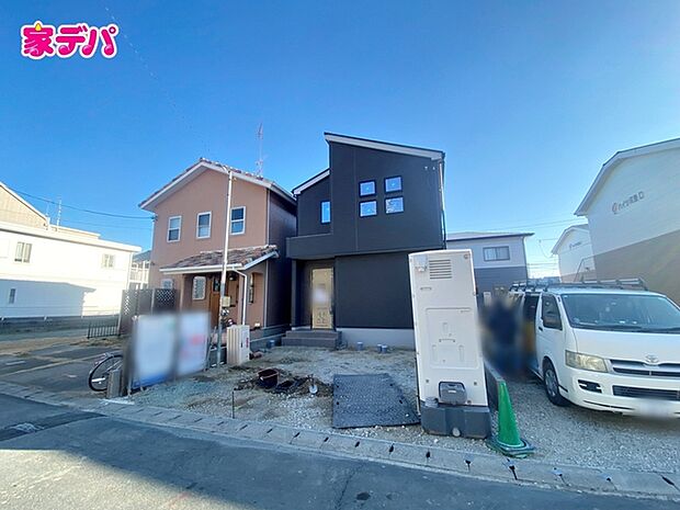 住宅ローンにご不安のあるお客様も、まずはお気軽にご相談下さい。お客様に最適な資金計画と金融機関をご案内いたします。(右側)