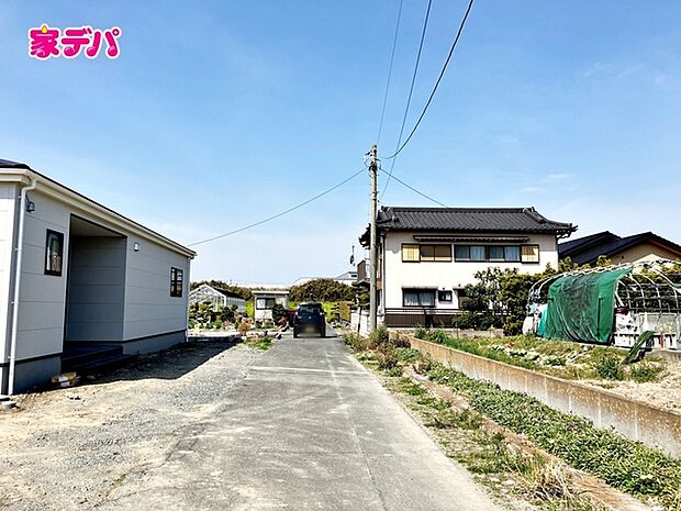 前面道路:北側約3.3m幅