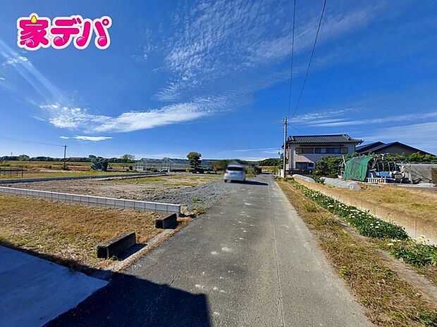 前面道路は車通り少ないのでお子様も安心して暮らせる環境です 